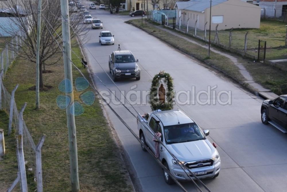 Los fieles celebraron las fiestas patronales de Coronel Suárez en procesión con la Virgen por las calles de la ciudad
