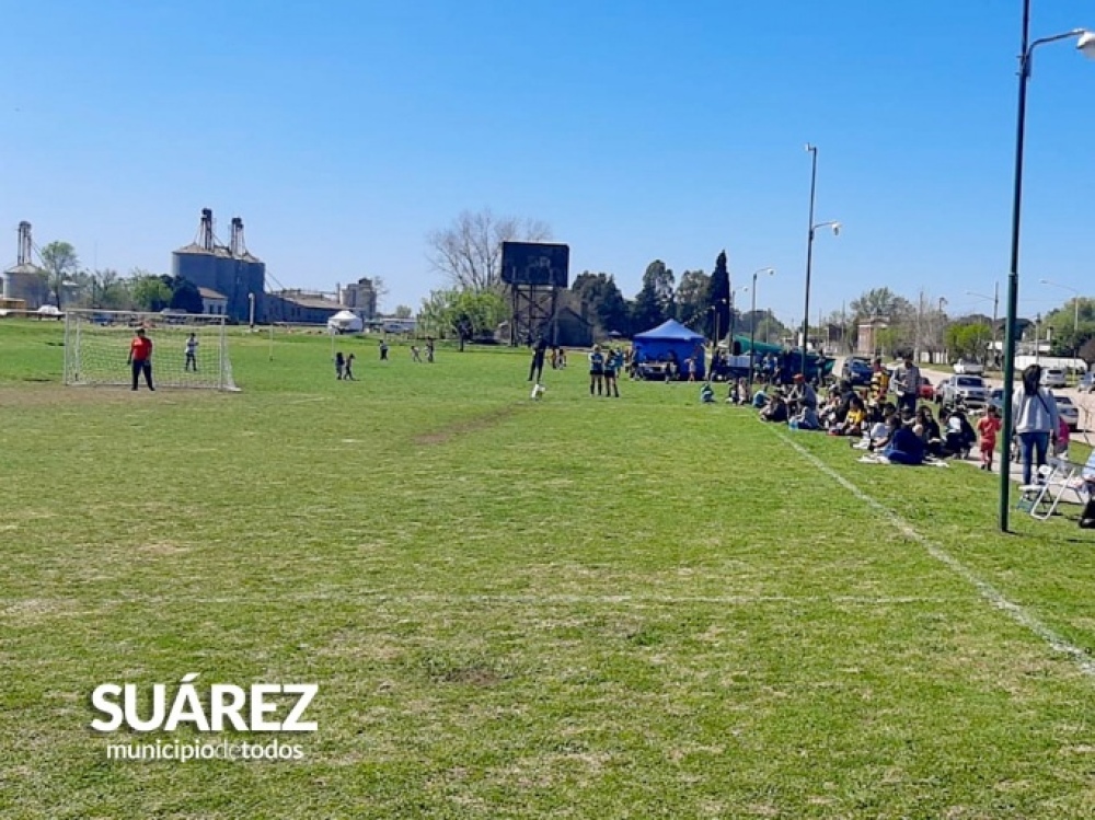 Las Aceiteras inauguraron su cancha de fútbol en el Parque Recreativo y Deportivo Huanguelén
