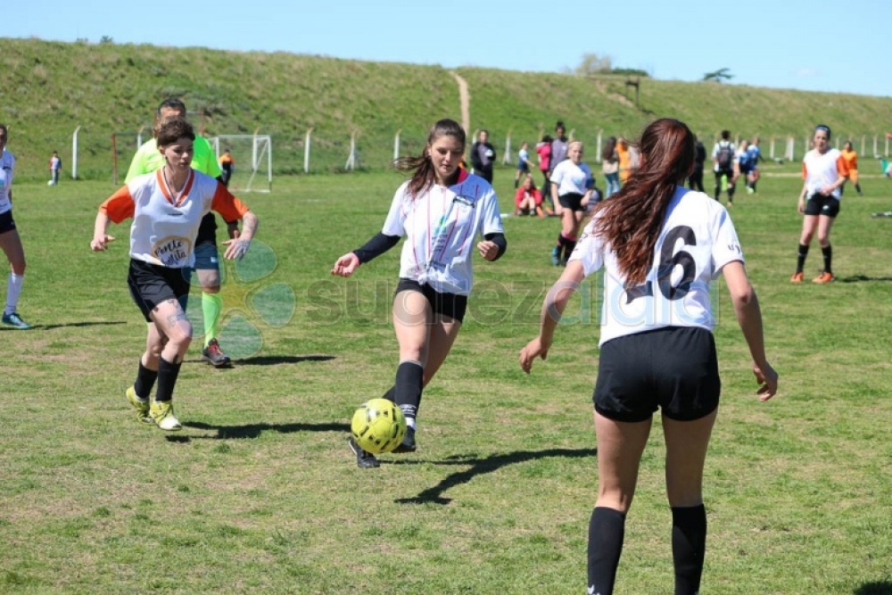 Fútbol Femenino: Las Tatanas siguen sacando ventaja
