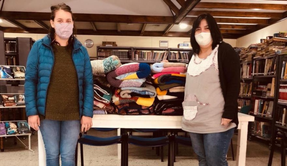 La Biblioteca Infantil entregó 19 mantas a Red Solidaria de Coronel Suárez
