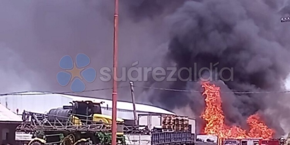 Un incendio voraz arrasó un aserradero en Saldungaray
