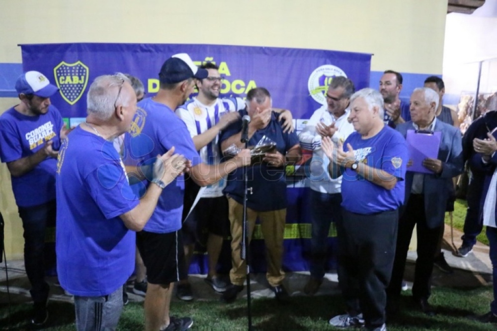 La peña “Dale Boca” inauguró su cancha de fútbol 5, única en el distrito de pasto natural
