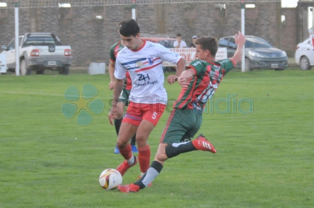 Primera victoria de Deportivo Sarmiento
