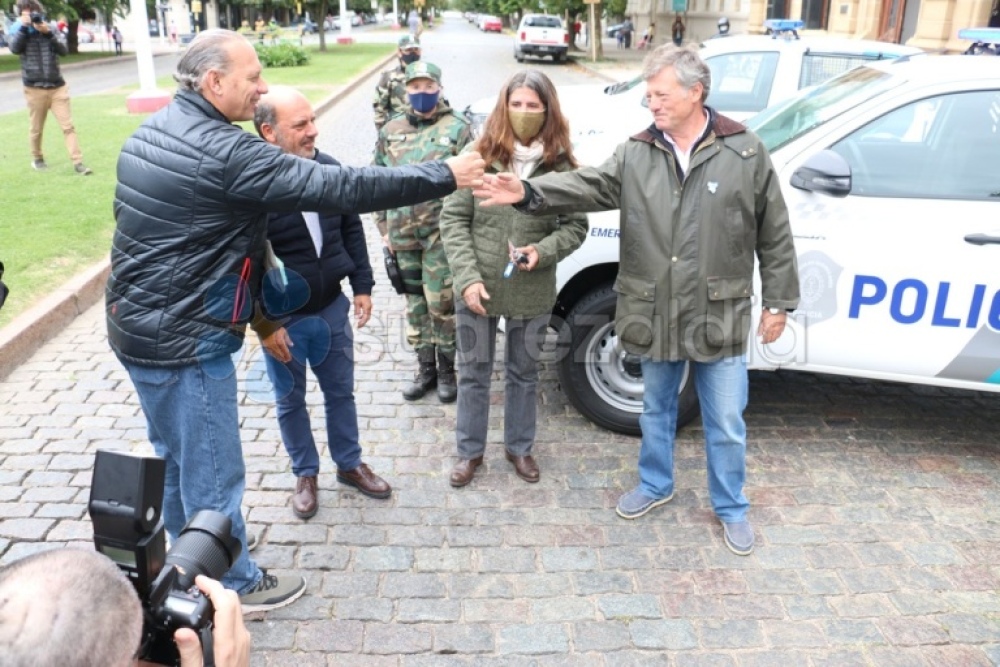 El Ministro de Seguridad Sergio Berni entregó 4 móviles al CPR Coronel Suárez
