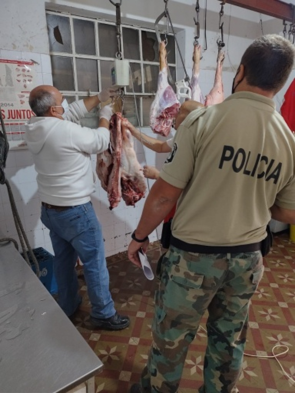 Policía Rural decomisó carne de cerdo sin sellos en un supermercado céntrico
