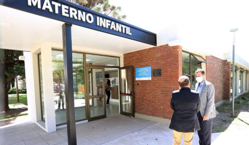Recorrida del Presidente y CEO de Smurfit Kappa Argentina y Chile y el Intendente Moccero por el edificio remodelado del Materno Infantil del Hospital Municipal
