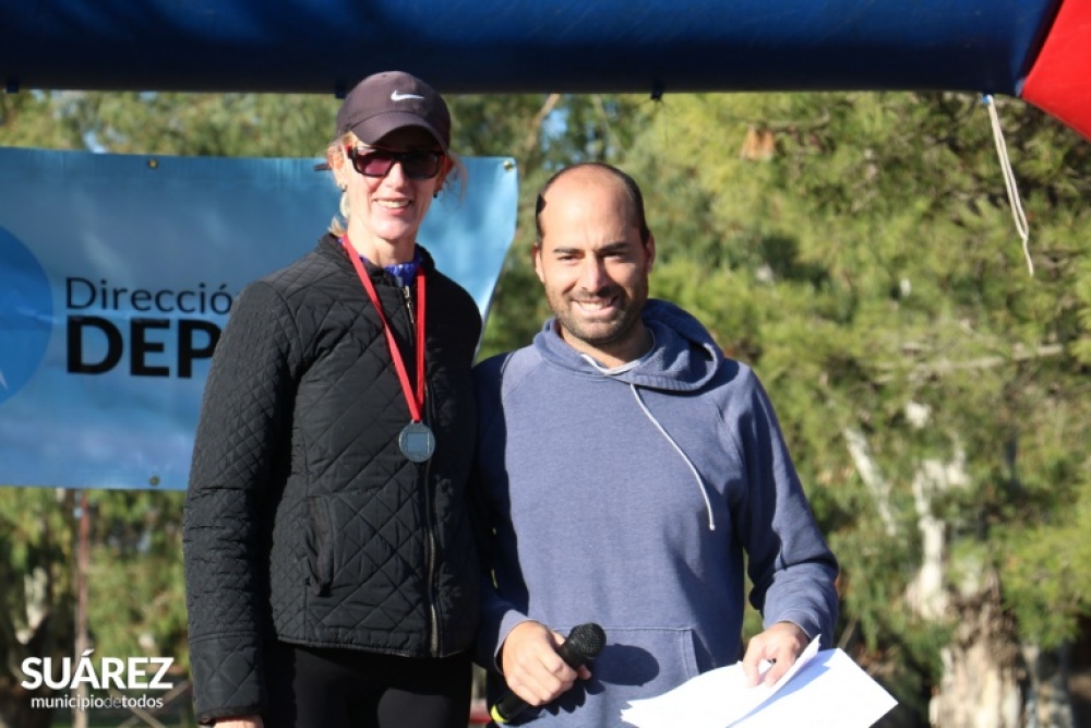 Ingrid Walas y Silvestre Medina hicieron podio en los 10K que se corrieron en el balneario municipal
