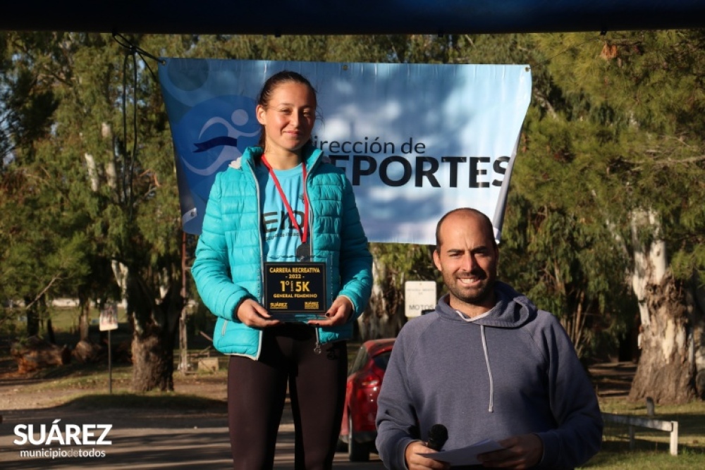 Ingrid Walas y Silvestre Medina hicieron podio en los 10K que se corrieron en el balneario municipal
