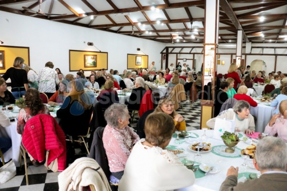 El Té del Voluntariado del Hospital colmó las instalaciones del Salón Dorado del Club de Pesca
