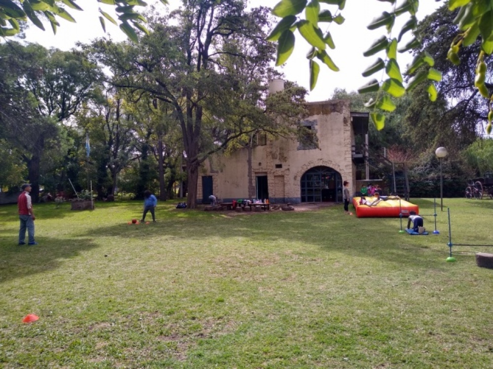 La experiencia educativa “El Junquero” de Villa La Arcadia proyecta la construcción de su propia sede

