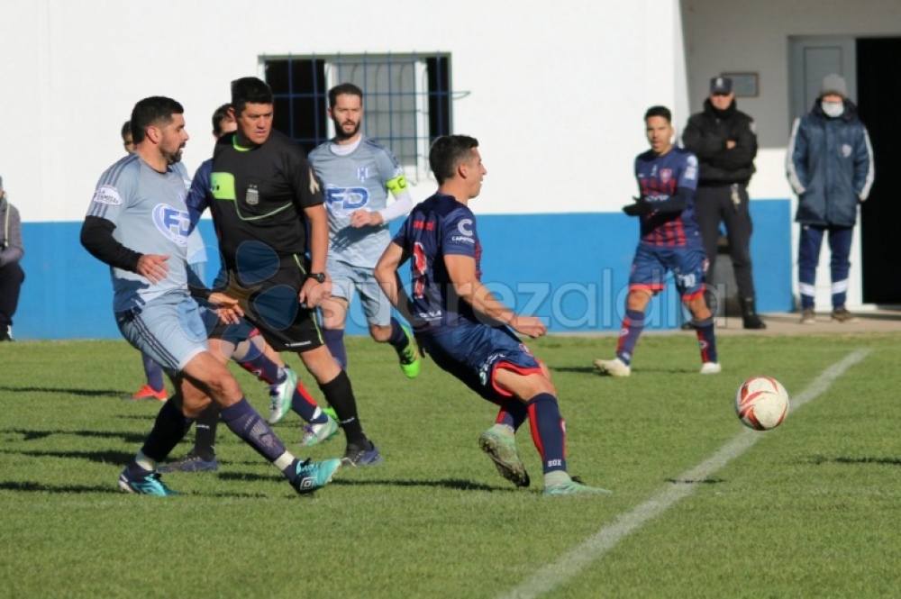 El Progreso arrancó con el pie derecho: goleó a Peñarol Pigüé por cuatro a uno

