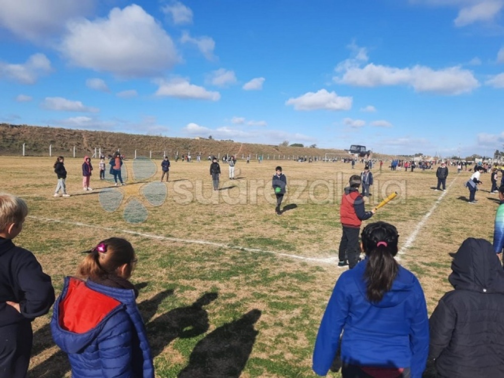 El “Chino” Anzorena se despide del sistema educativo con un gran torneo de softbol escolar
