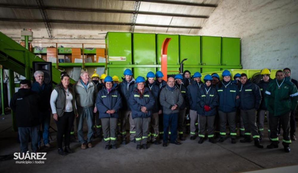En conmemoración al Día Mundial del Reciclado: El Intendente Ricardo Moccero entregó maquinarias para el trabajo en la Planta de Reciclado
