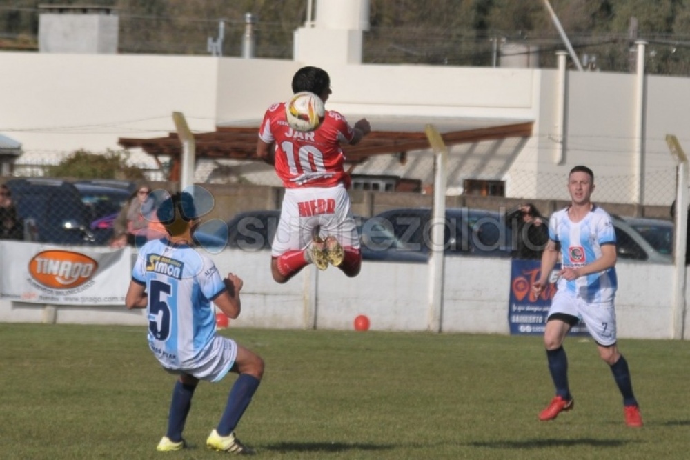 Independiente goleó a Tiro de Puan y se ilusiona con la final del Apertura
