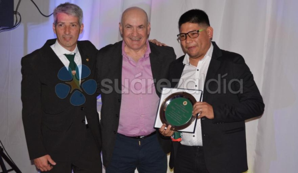 Deportivo Sarmiento reconoció a deportistas de diferentes disciplinas y al ”Chino” Bauer
