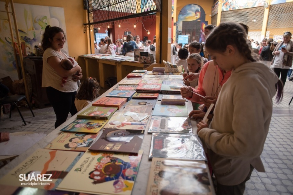 La Feria del Libro de Coronel Suárez convocó y movilizó a la población al apasionante arte de la lectura
