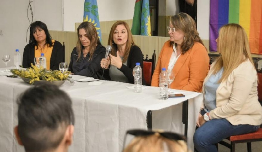 La ministra de las mujeres, políticas de género y diversidad sexual de la provincia visitó la región Sexta
