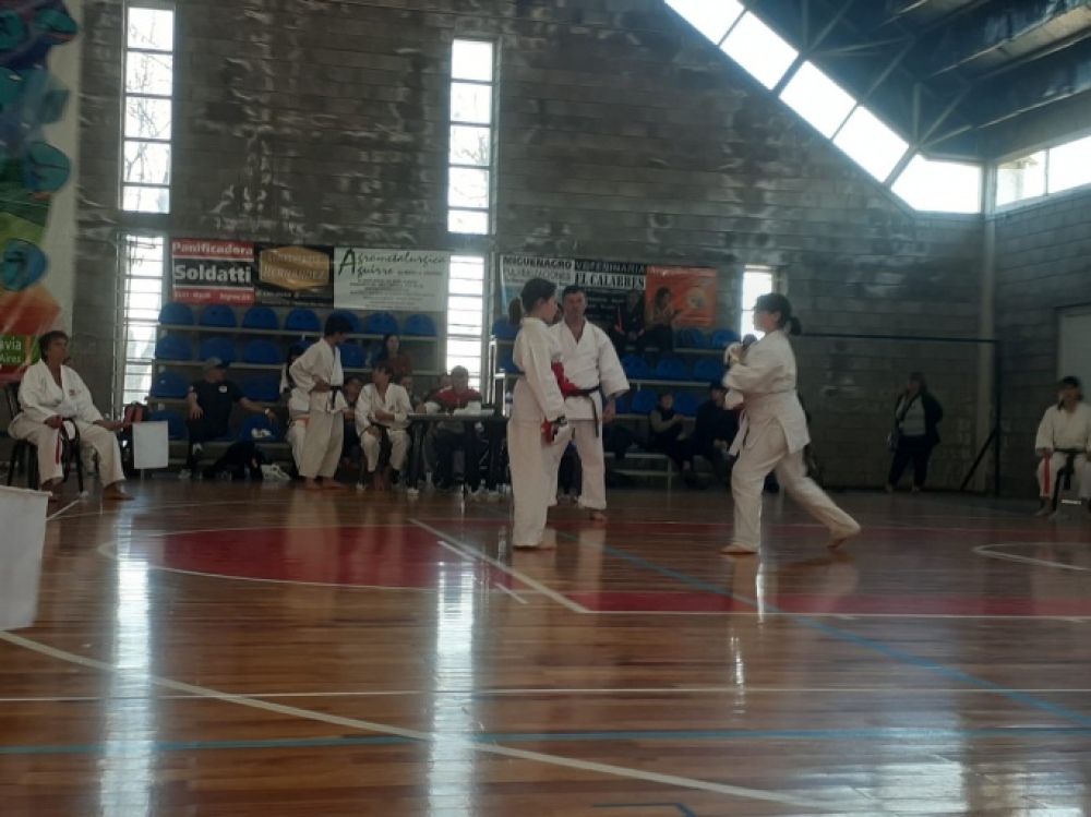 Deportivo Sarmiento logró 26 medallas en el Regional de Karate de la ciudad de América
