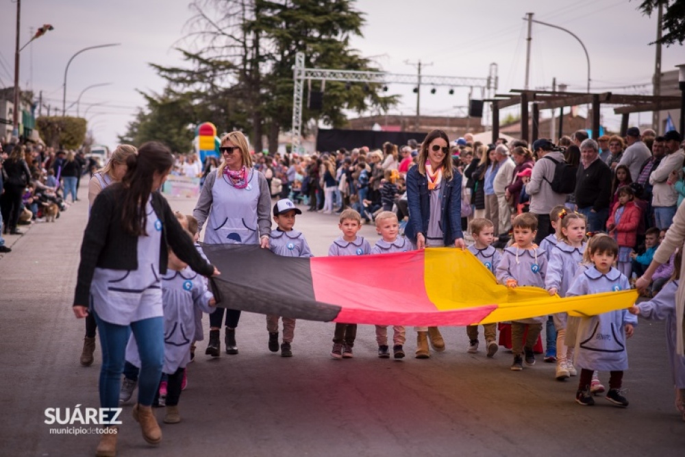 Tradicional desfile de Kerb en Santa María
