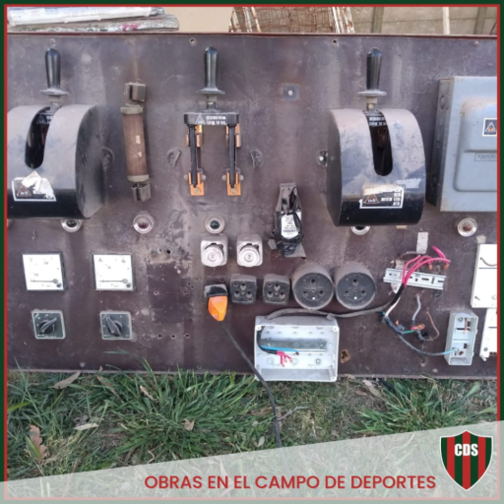 Deportivo Sarmiento renovó los tableros eléctricos de su campo de deportes
