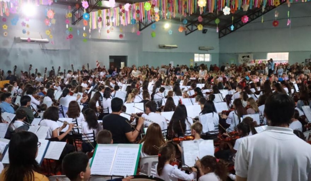 Imponente y emocionante cierre del XI Encuentro Regional de Orquestas Escuelas en Coronel Suárez
