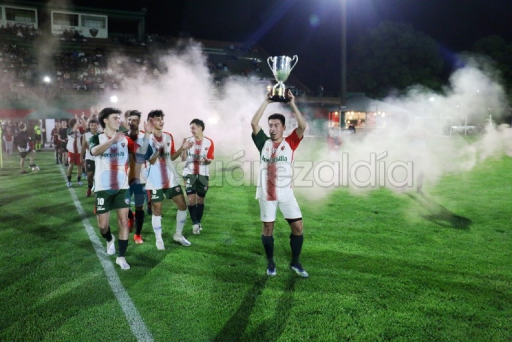 Deportivo Sarmiento habilitó el sistema de iluminación LED en su cancha de fútbol
