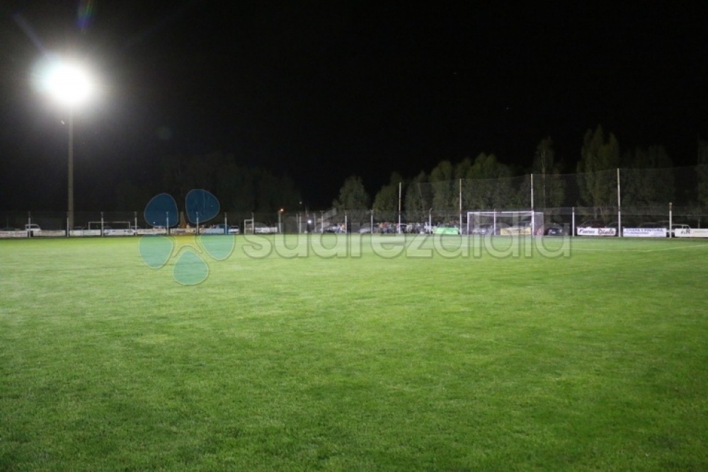 Deportivo Sarmiento habilitó el sistema de iluminación LED en su cancha de fútbol
