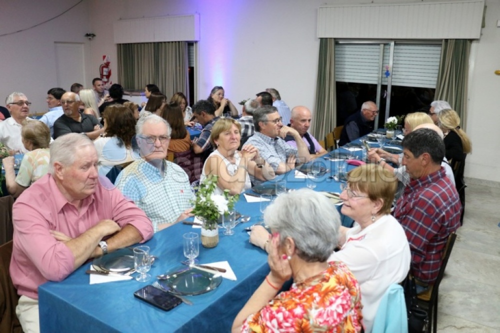 La Cooperadora del Hogar de Ancianos llevó a cabo una cena y baile de reinauguración del quincho y anunció que en enero vuelven las tertulias bailables
