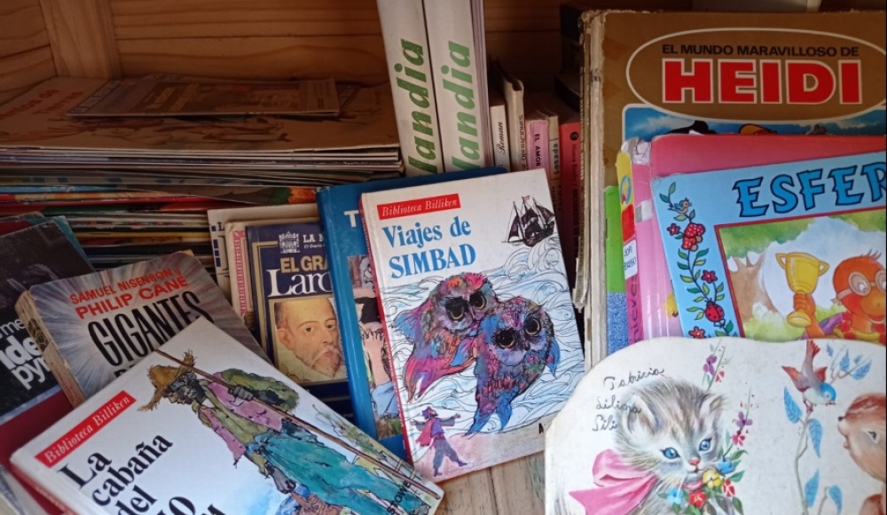 Se renovaron los libros de lectura de las casitas ”Leer es salud” que la Biblioteca Infantil tiene en la Plaza Tambor de Tacuarí y Plaza San Martín
