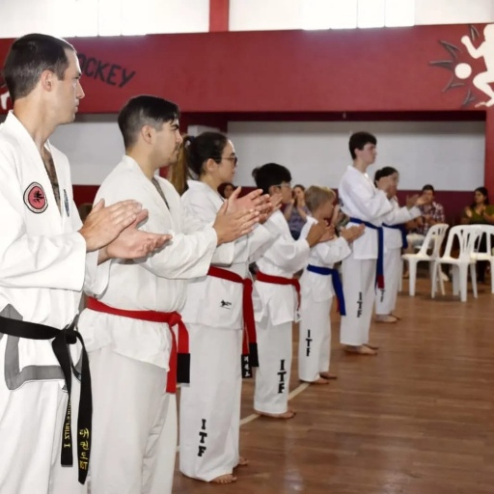 La Escuela de Taekwondo cerró el año con un importante exámen
