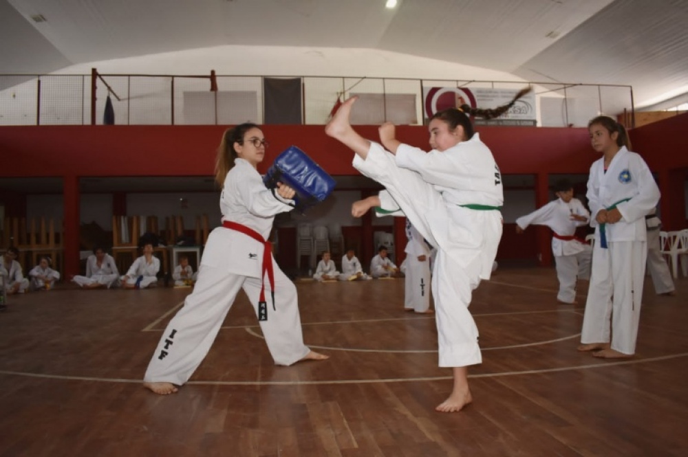 La Escuela de Taekwondo cerró el año con un importante exámen
