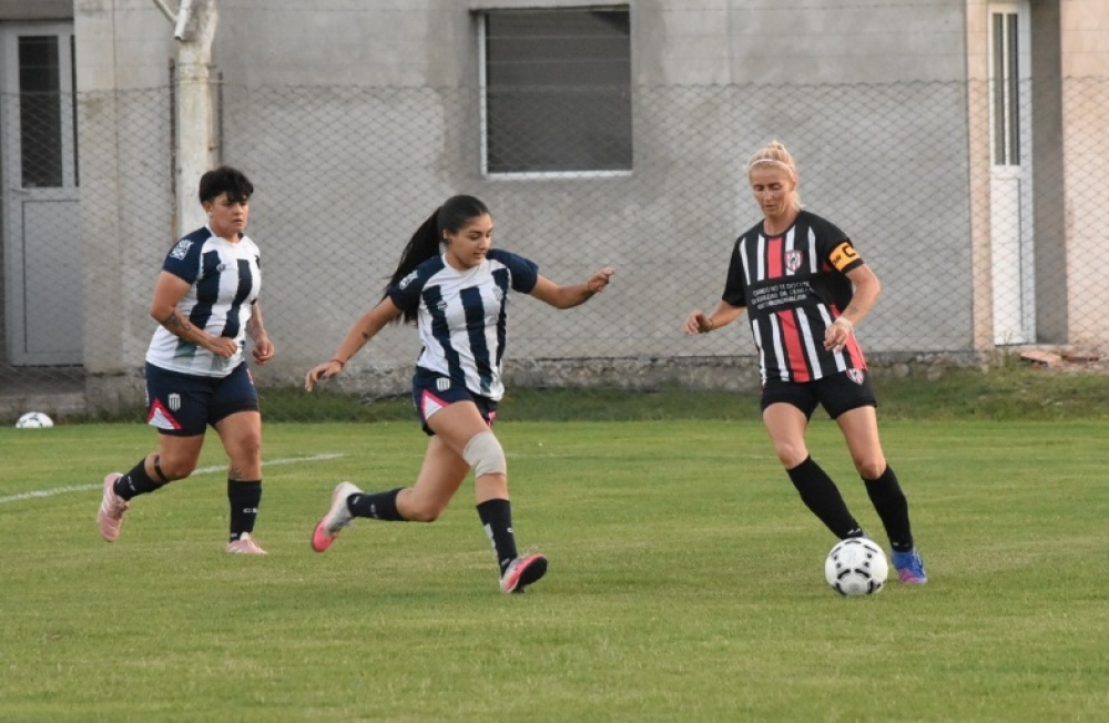 Sarmiento se consagró campeón del torneo de fútbol femenino regional
