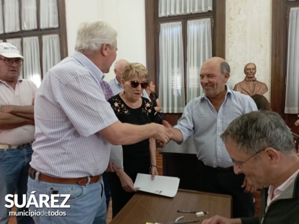 Un total de 104 familias de Coronel Suárez firmaron sus títulos de propiedad
