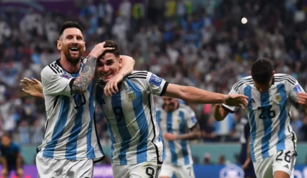 Análisis: Messi es ”Dios” en la tierra y Argentina está ”final” mente bendecida
