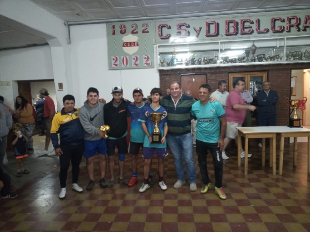 Torneo de Papi Fútbol de Pasman: “La Villa” alzó la copa de campeón
