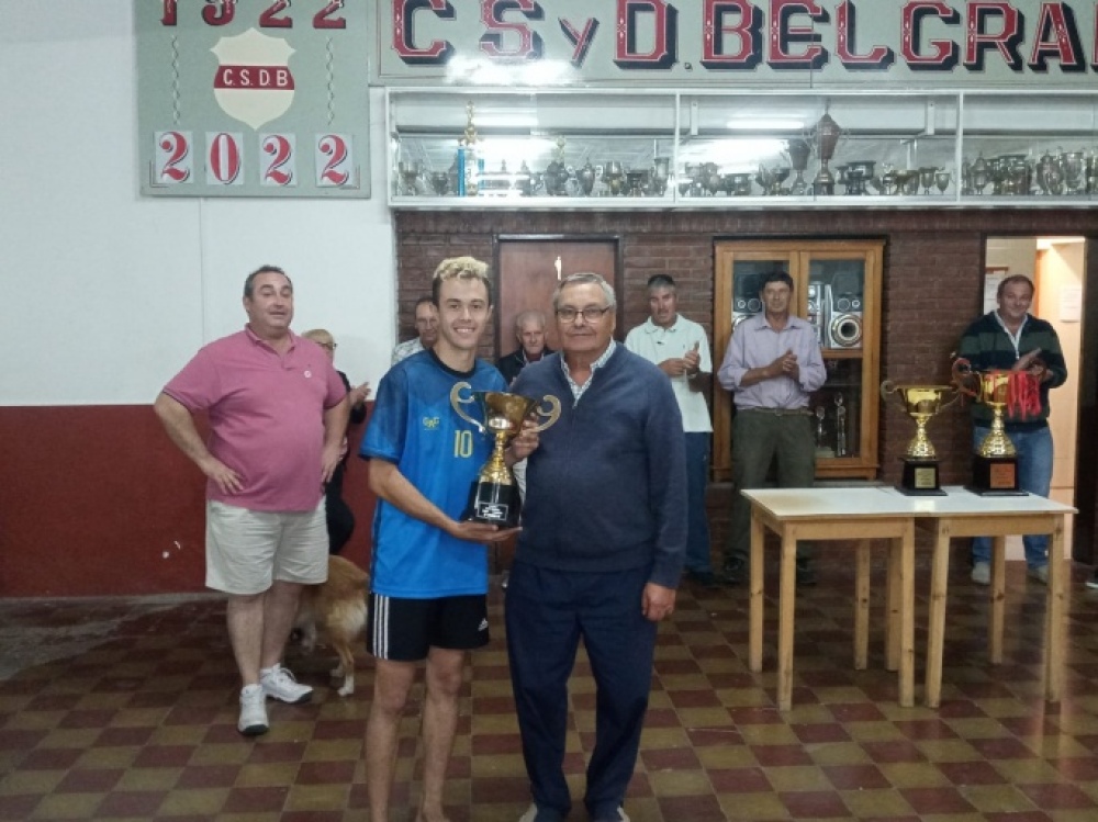 Torneo de Papi Fútbol de Pasman: “La Villa” alzó la copa de campeón
