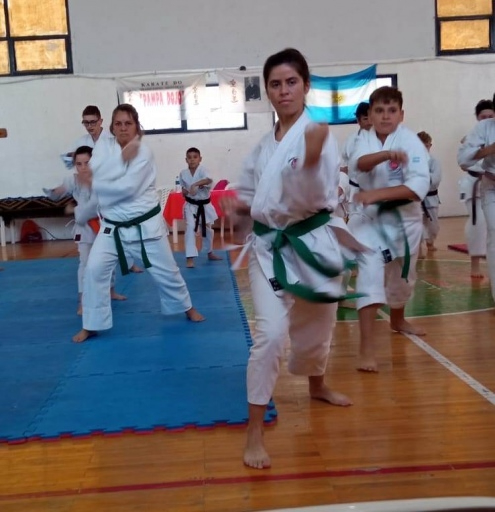 El Karate de Deportivo Sarmiento participó de un seminario y torneo regional en Santa Rosa
