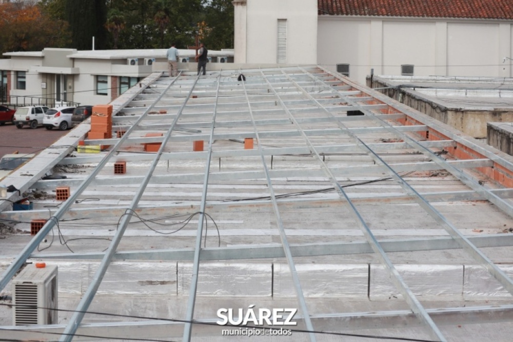 Continúa la obra de recambio de la cubierta del techo del Hospital Municipal
