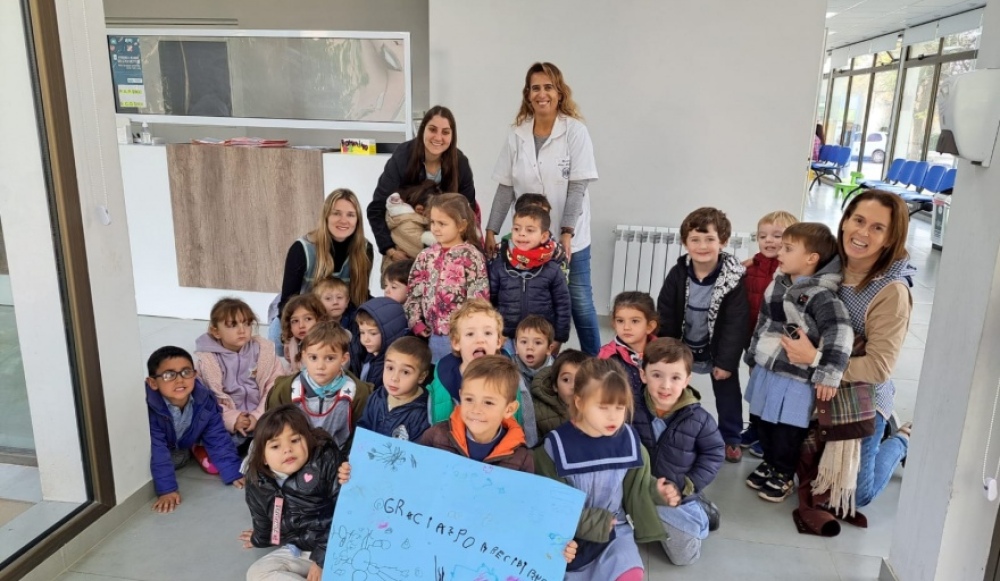 Alumnos del Jardín Cumelén visitaron el Materno Infantil
