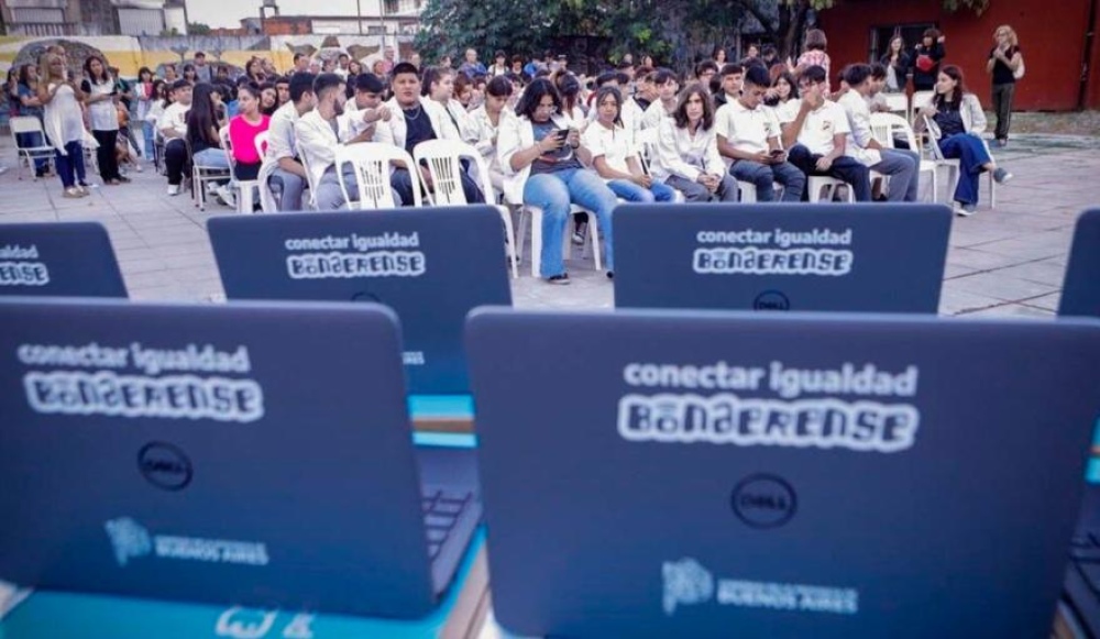 360 alumnos de 14 escuelas Secundarias recibirán computadoras del programa Conectar Igualdad Bonaerense entre martes y miércoles
