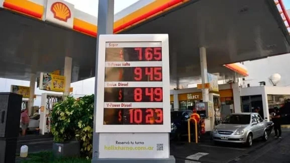 A pedido del Gobierno, las petroleras subirán más lentamente los precios de la nafta