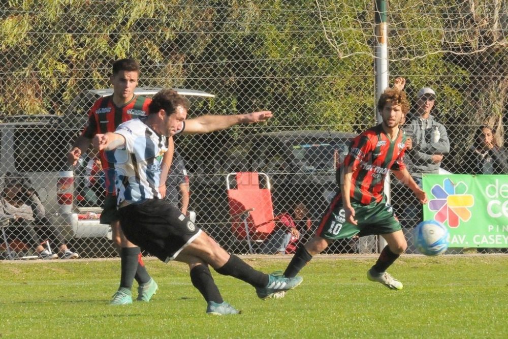 Blanco y Negro goleó a Deportivo Sarmiento