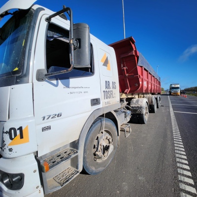 Transporte detuvo a un camión de cargas con 16 toneladas de sobrepeso